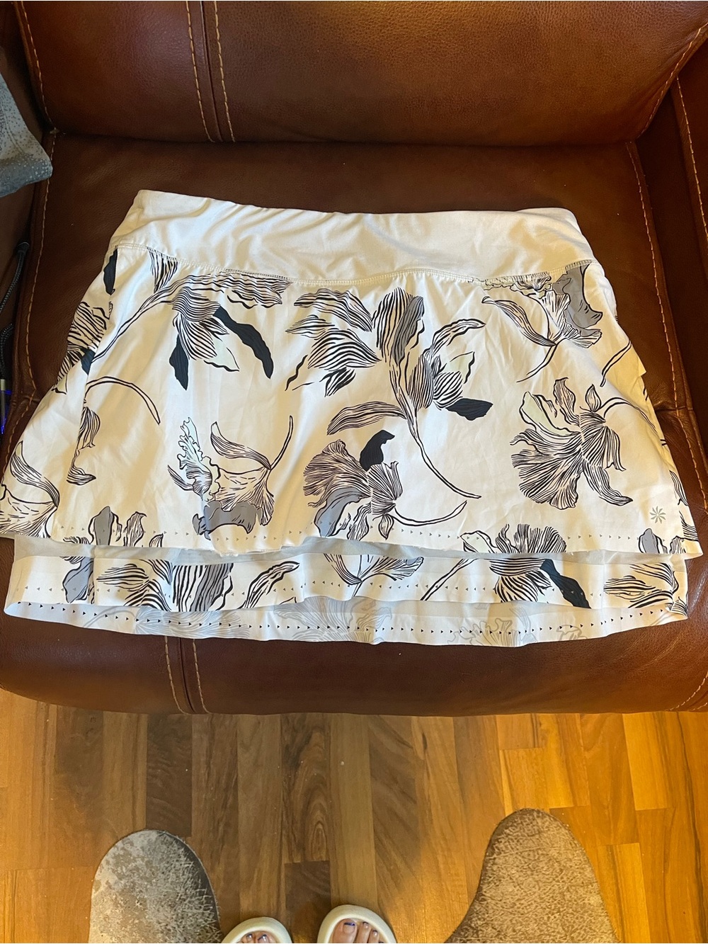 Women's Athleta White & Blue Floral skort. Large